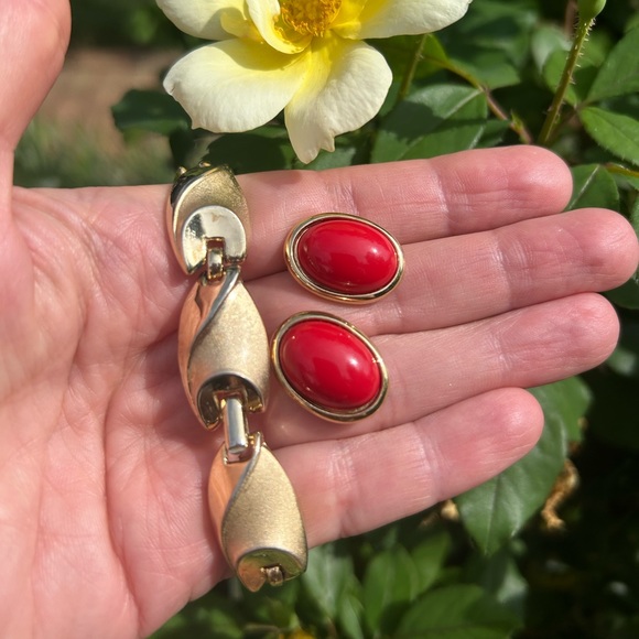 Trifari Jewelry - VTG Trifari Brushed Gold Bracelet and Red Earrings